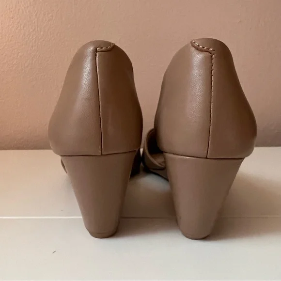 [Kenneth Cole] Nude Pumps - Picture 8 of 10